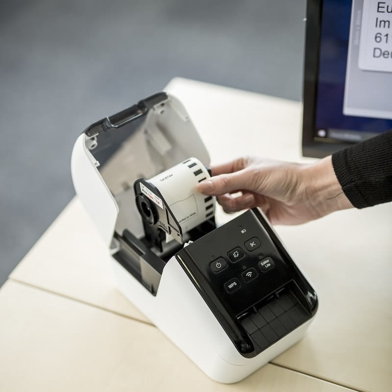 easy changing of dk roll with brother ql-810w