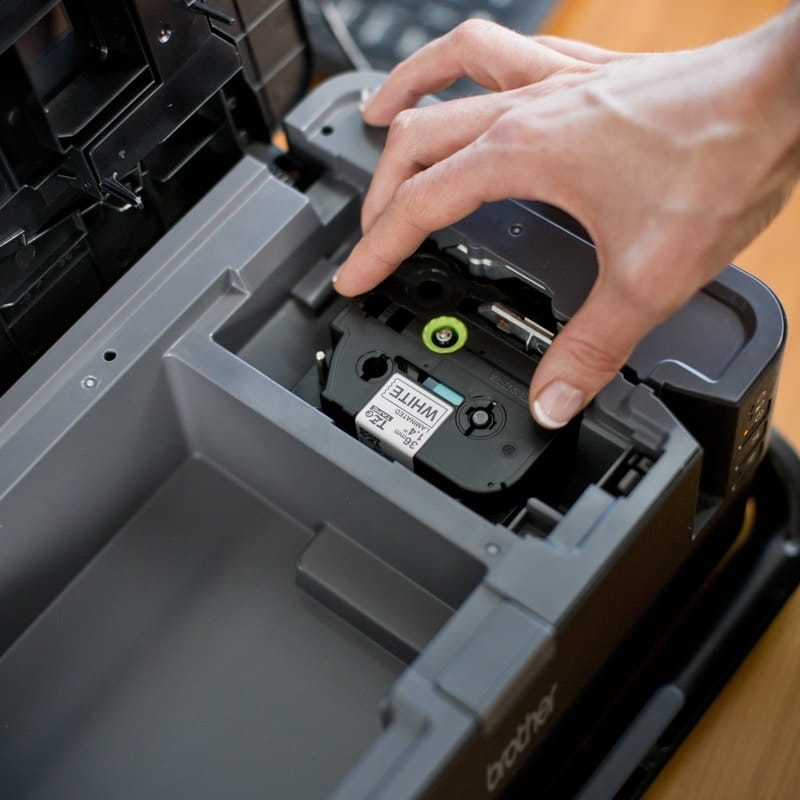 inserting tze label cartridge in label printer brother pt-d800w