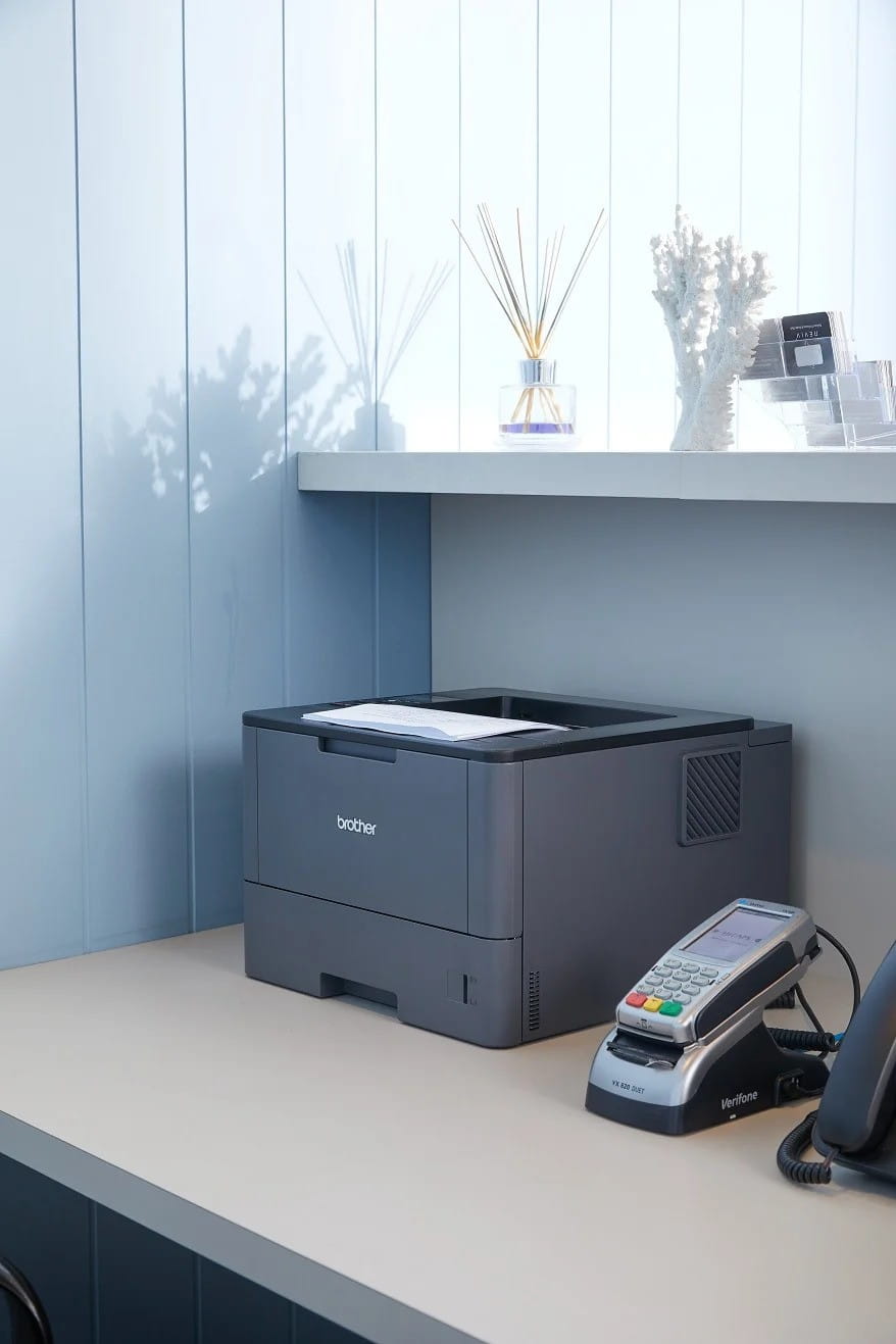 HL-L5200DW Vertical Healthcare Lifestyle 17