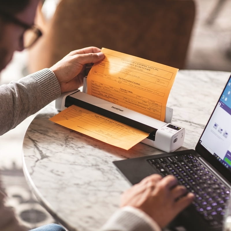 wireless portable scanner brother ds-940dw scanning wirelessly to laptop